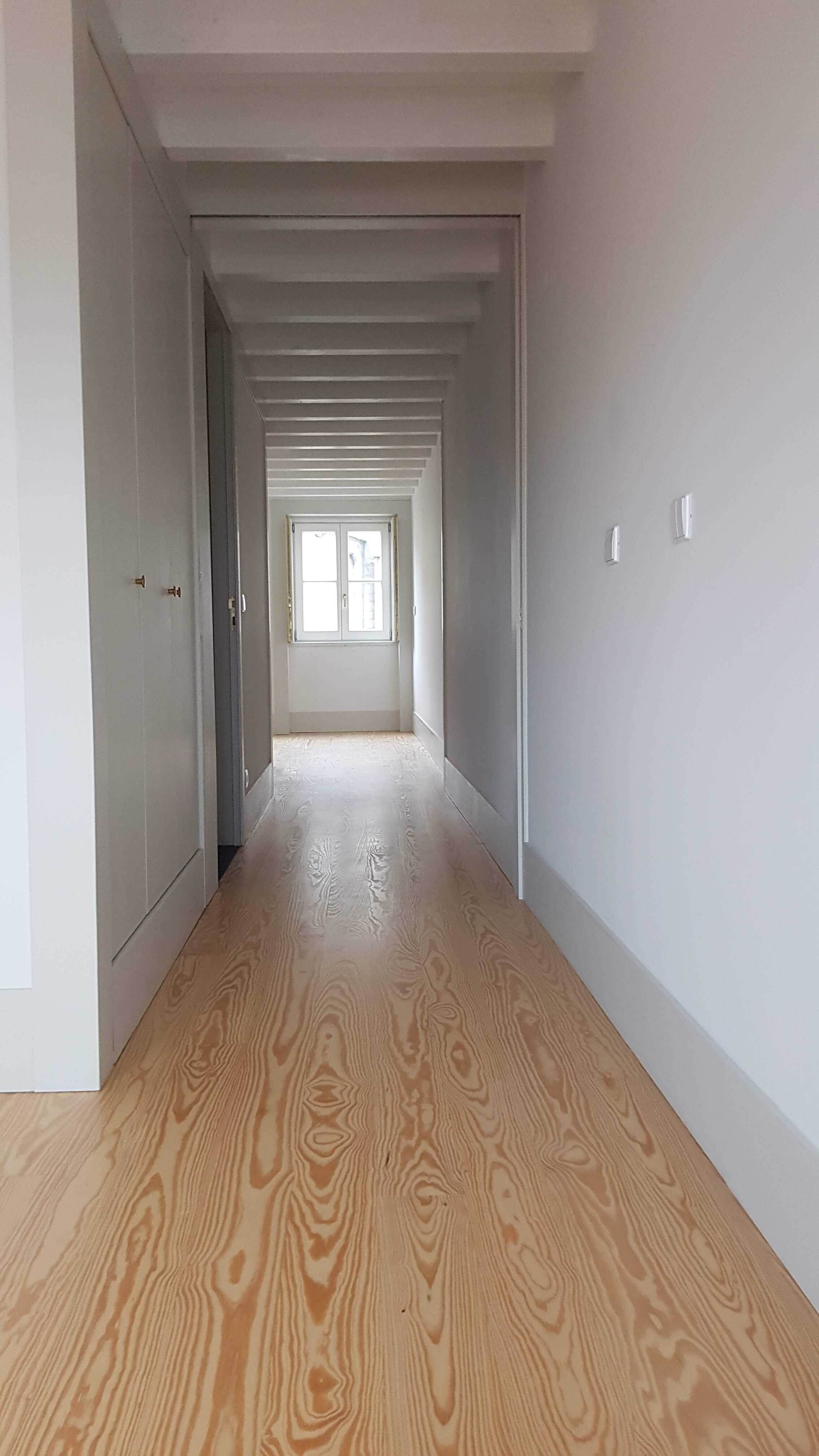 Reabilitação e transformação de dois edifícios independentes num único edifício